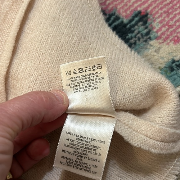 Knitted and Knotted cream colored Wool Sweater Size L - Picture 5 of 5